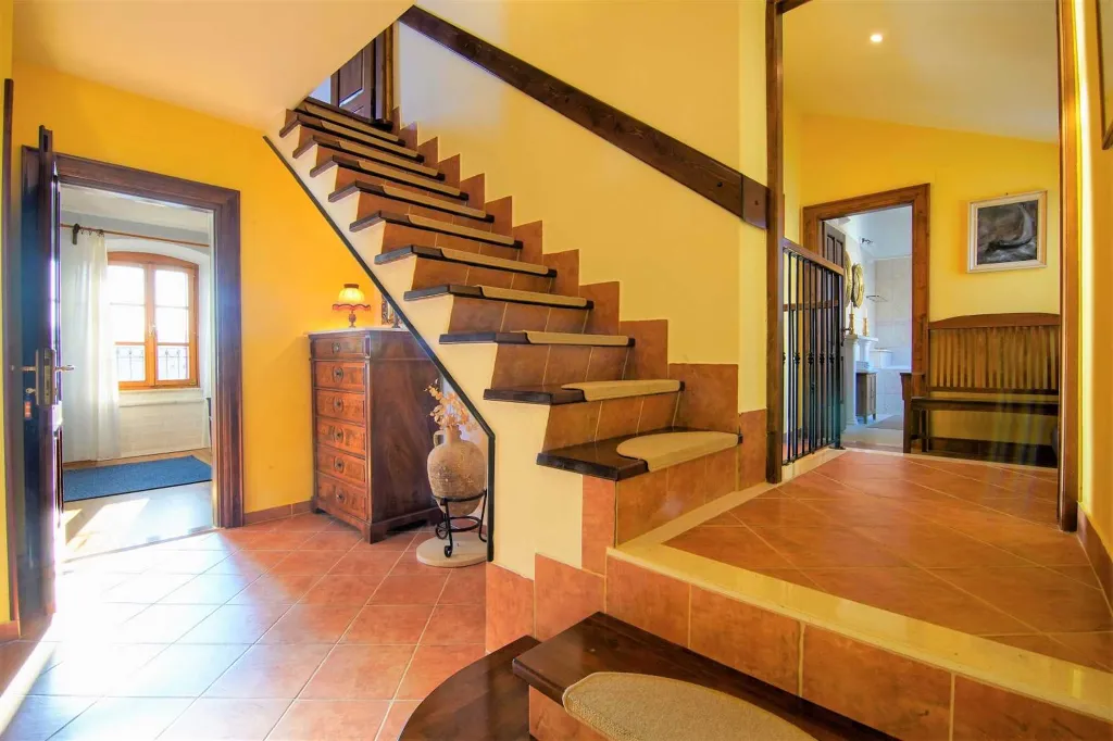 Traditional Villa in Sumartin (Sleeps 8)