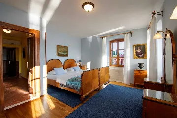 Traditional Villa in Sumartin (Sleeps 8)