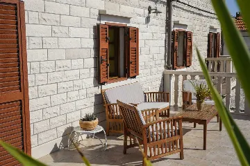 Traditional Villa in Sumartin (Sleeps 8)