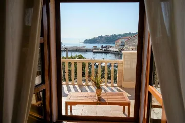 Traditional Villa in Sumartin (Sleeps 8)