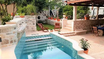 Traditional Villa in Sumartin (Sleeps 8)