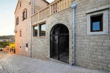 Traditional Villa in Sumartin (Sleeps 8)