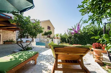 Traditional Villa in Sumartin (Sleeps 8)