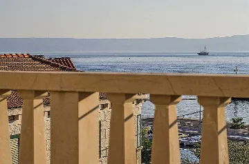 Traditional Villa in Sumartin (Sleeps 8)