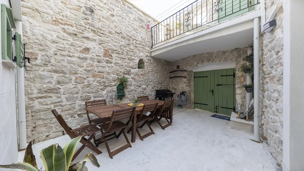 Stone Villa in Murter for Up to 14 Guests