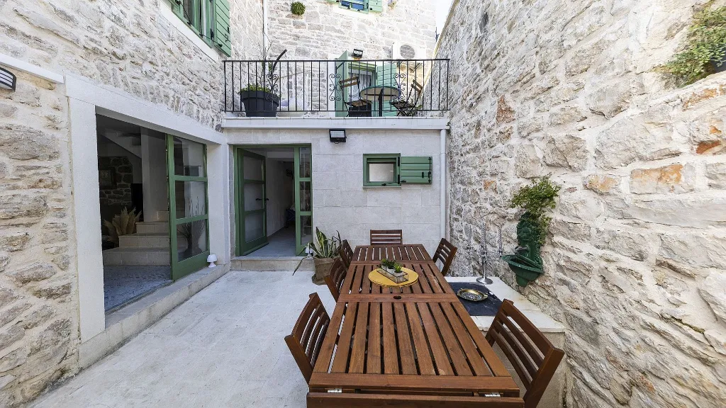 Stone Villa in Murter for Up to 14 Guests