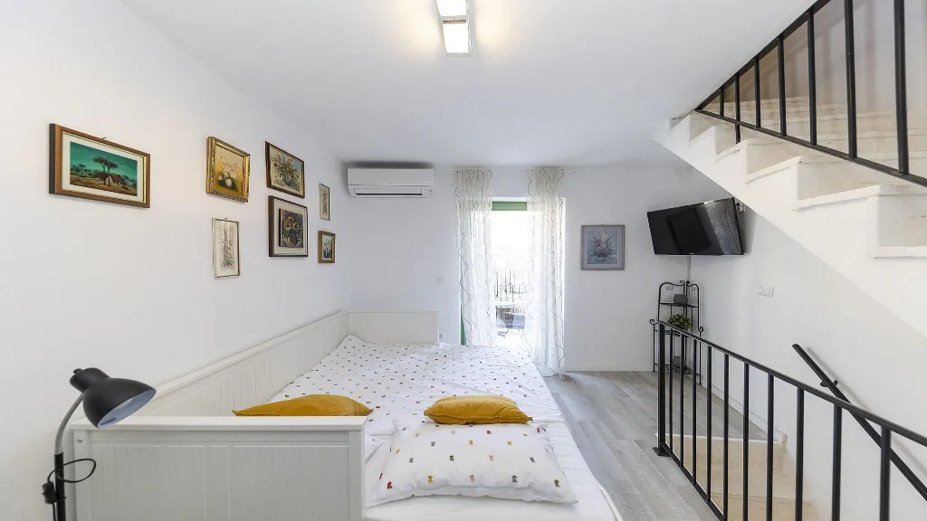 Stone Villa in Murter for Up to 14 Guests