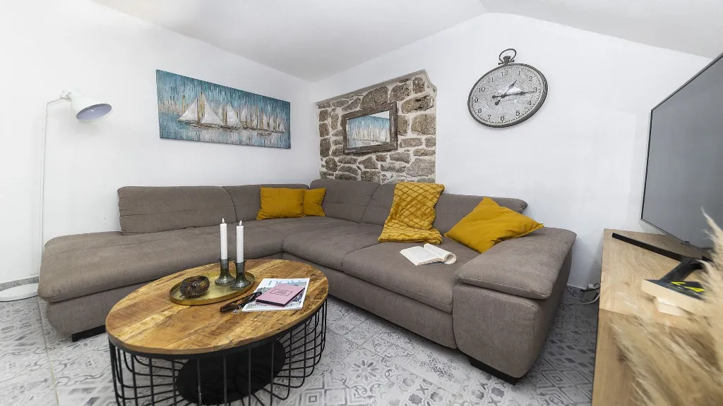 Stone Villa in Murter for Up to 14 Guests
