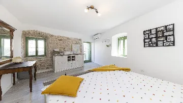 Stone Villa in Murter for Up to 14 Guests