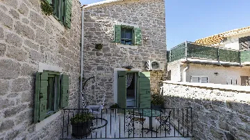 Stone Villa in Murter for Up to 14 Guests