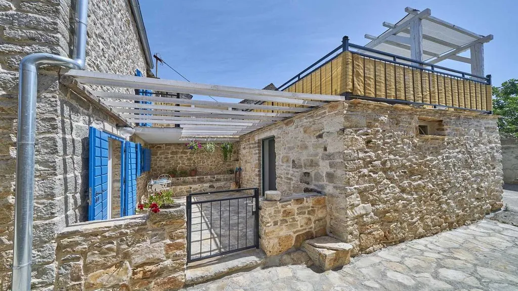 2-Bedroom Villa in Šolta with Private Jacuzzi