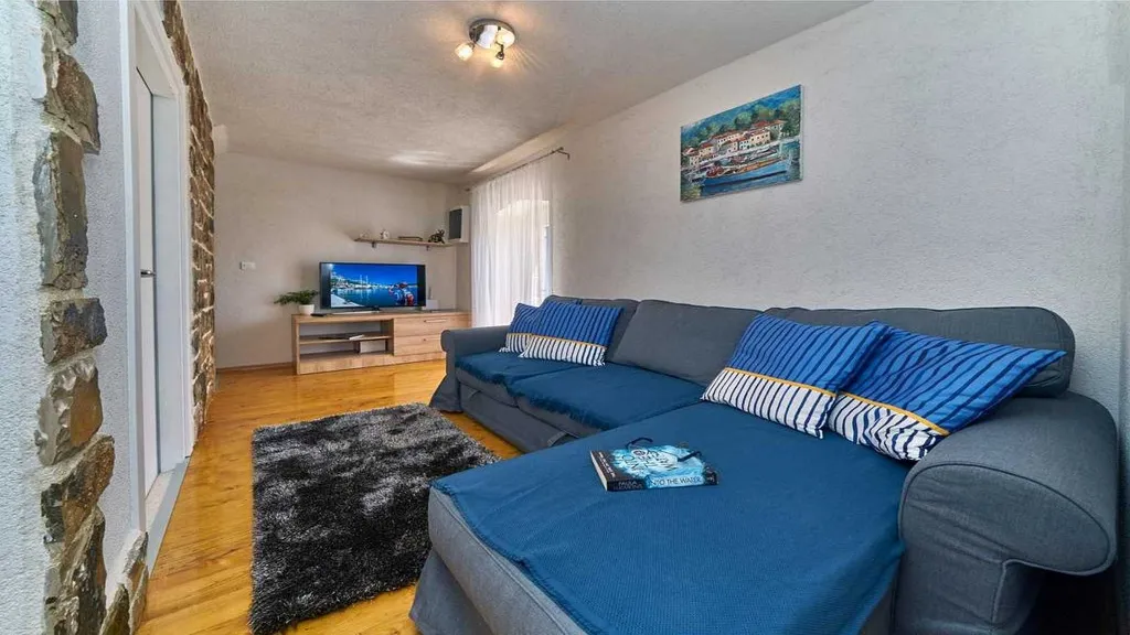 2-Bedroom Villa in Šolta with Private Jacuzzi