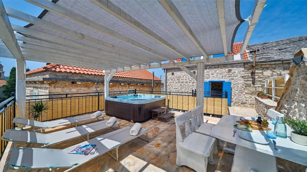 2-Bedroom Villa in Šolta with Private Jacuzzi