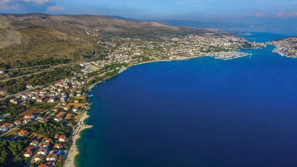 Seget Gornji Villa with Pool & View of Trogir