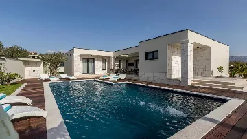 Villa in Kaštel Novi for 7 Guests