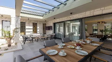Villa in Kaštel Novi for 7 Guests