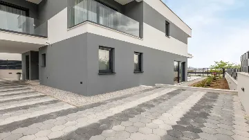 Kaštel Stari Villa for Up to 10 Guests with Pool