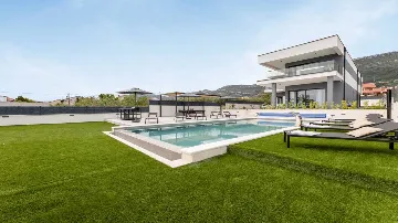 Kaštel Stari Villa for Up to 10 Guests with Pool