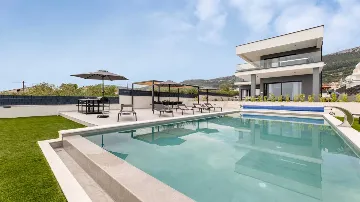 Kaštel Stari Villa for Up to 10 Guests with Pool