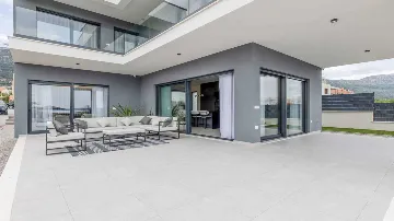 Kaštel Stari Villa for Up to 10 Guests with Pool