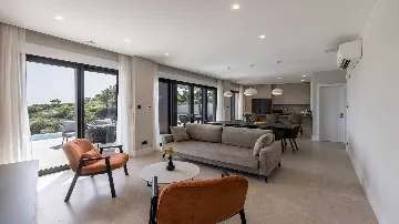 Seafront Villa for 6 Guests in Pijavičino