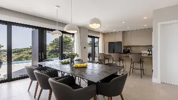 Seafront Villa for 6 Guests in Pijavičino