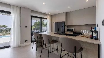 Seafront Villa for 6 Guests in Pijavičino