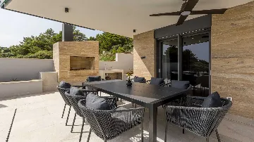 Seafront Villa for 6 Guests in Pijavičino