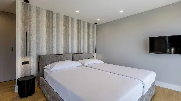 Seafront Villa for 6 Guests in Pijavičino