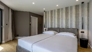 Seafront Villa for 6 Guests in Pijavičino