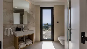 Seafront Villa for 6 Guests in Pijavičino