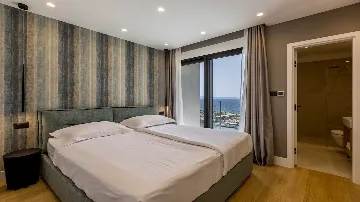 Seafront Villa for 6 Guests in Pijavičino