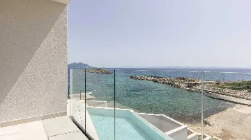 Seafront Villa for 6 Guests in Pijavičino