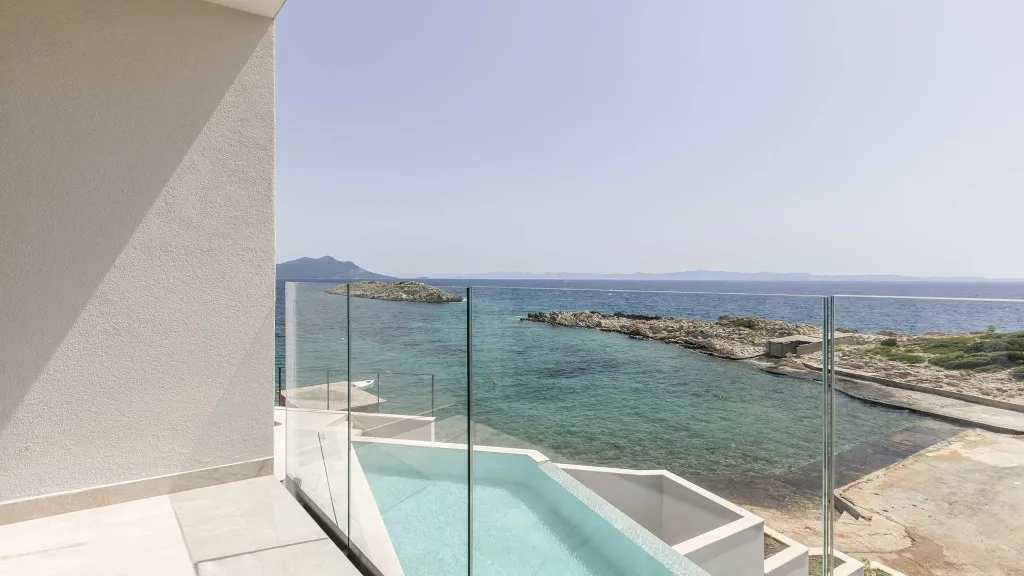 Seafront Villa for 6 Guests in Pijavičino