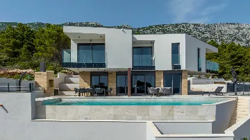 Seafront Villa for 6 Guests in Pijavičino