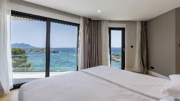 Seafront Villa for 6 Guests in Pijavičino