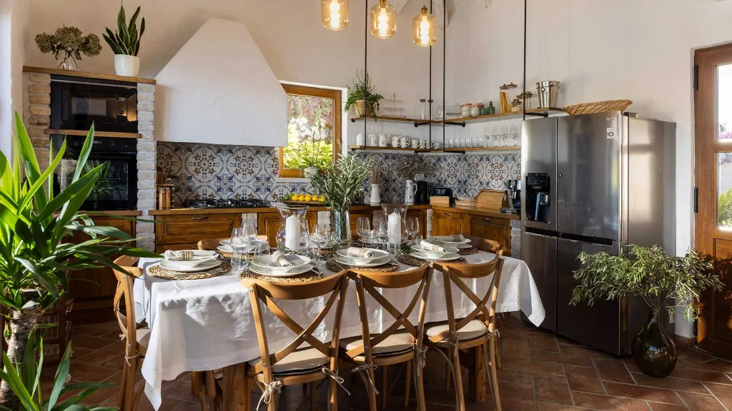 4-Bedroom Villa in Molunat (Sleeps 8)
