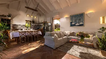 4-Bedroom Villa in Molunat (Sleeps 8)