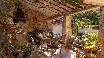 4-Bedroom Villa in Molunat (Sleeps 8)