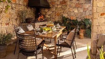 4-Bedroom Villa in Molunat (Sleeps 8)