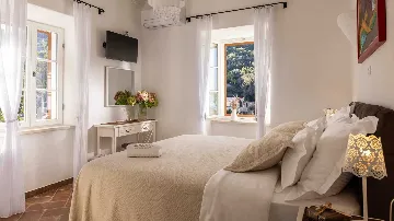 4-Bedroom Villa in Molunat (Sleeps 8)