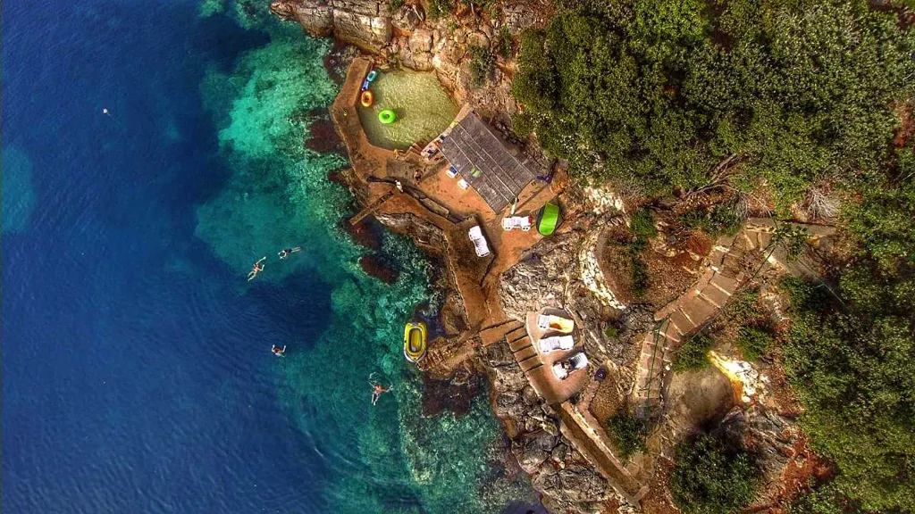4-Bedroom Villa in Molunat (Sleeps 8)