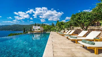 4-Bedroom Villa in Molunat (Sleeps 8)