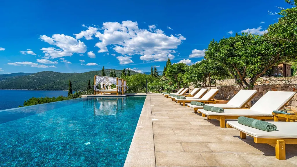 4-Bedroom Villa in Molunat (Sleeps 8)