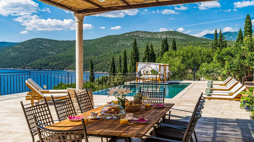 4-Bedroom Villa in Molunat (Sleeps 8)