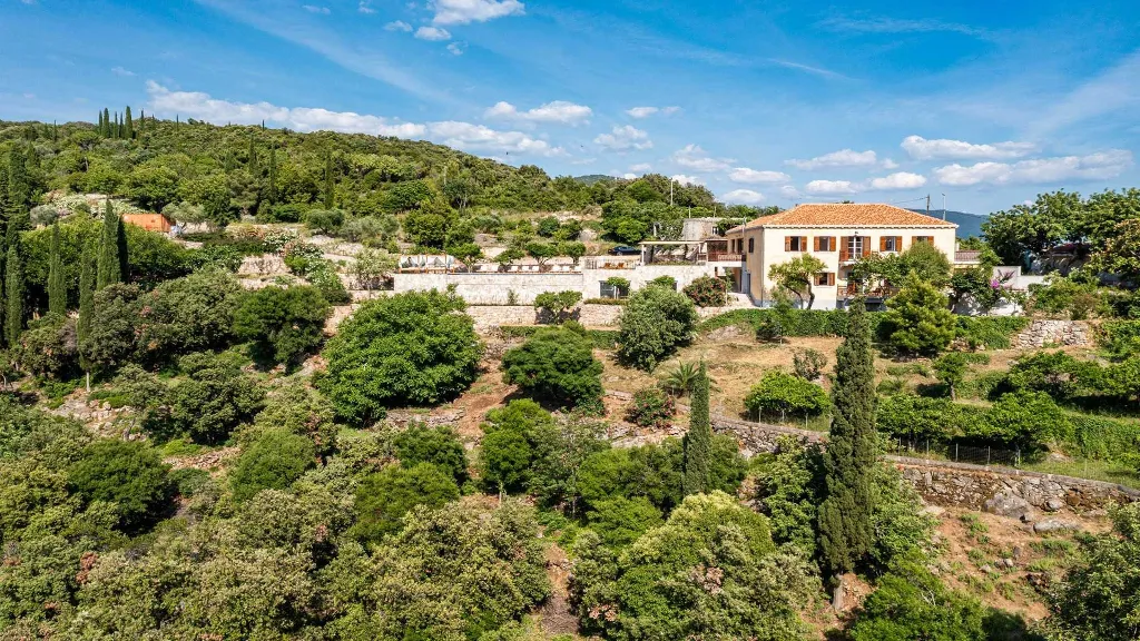 4-Bedroom Villa in Molunat (Sleeps 8)