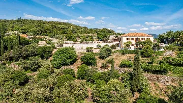 4-Bedroom Villa in Molunat (Sleeps 8)