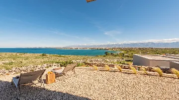 4-Bedroom Villa in Povljana for Up to 10 Guests