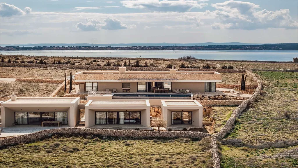 4-Bedroom Villa in Povljana for Up to 10 Guests