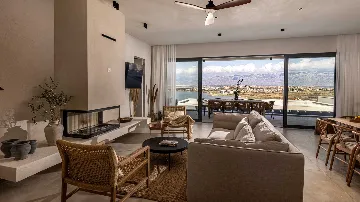 4-Bedroom Villa in Povljana for Up to 10 Guests